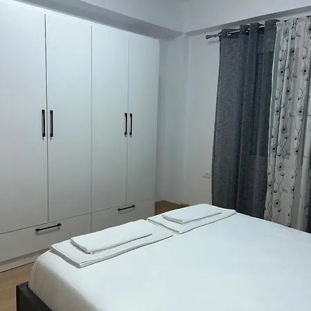 Flat In - Modern & Cozy *