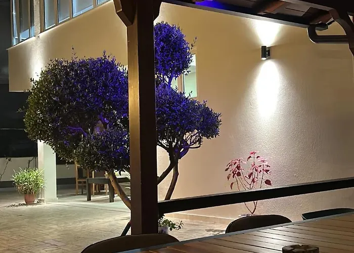 Flat In - Modern & Cozy 地拉那