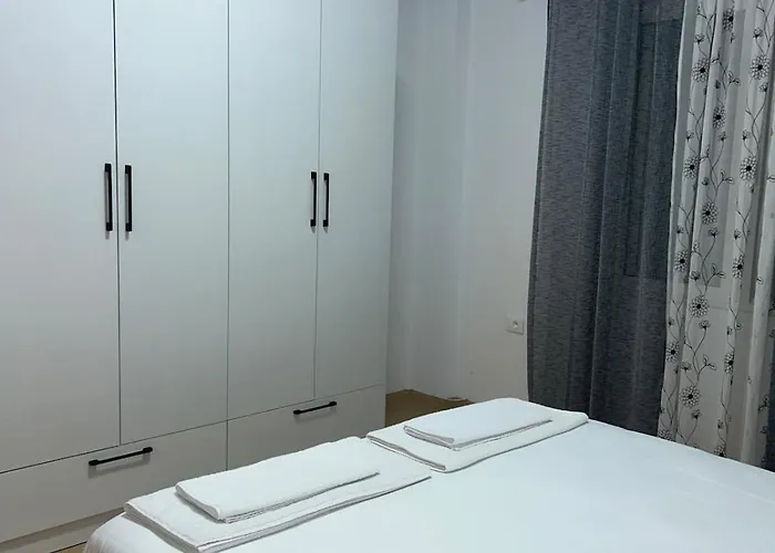 Flat In - Modern & Cozy *